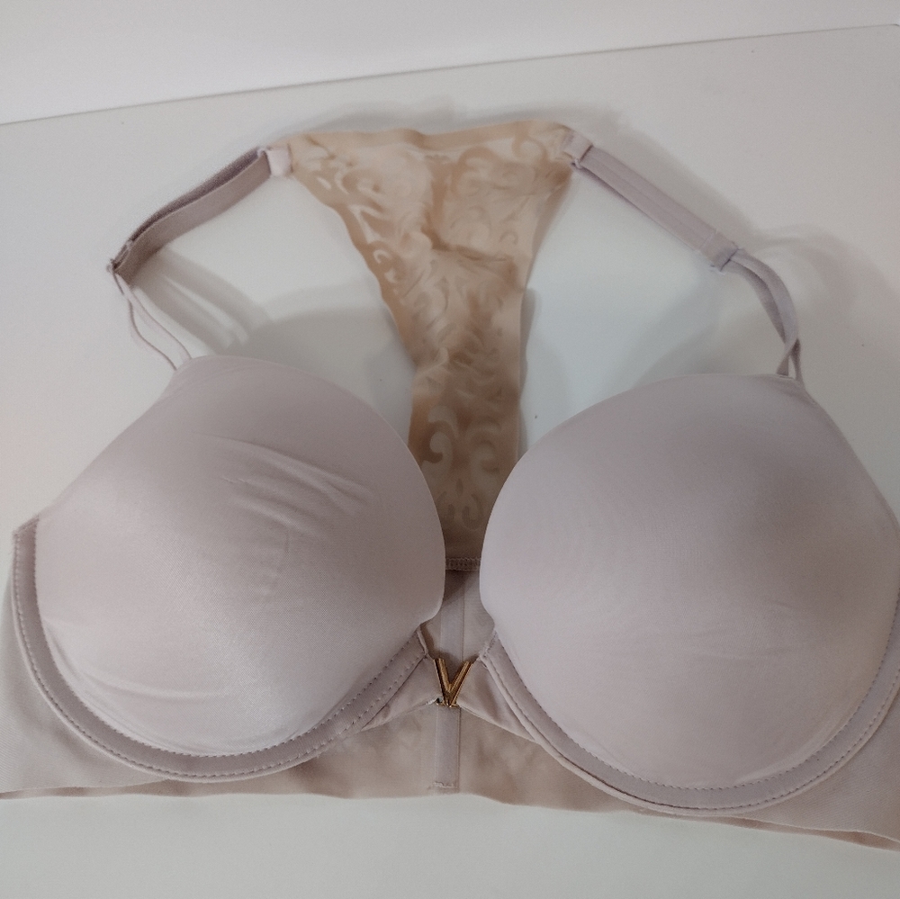 ✨🖤 Victoria’s Secret Racerback Push-Up Bra | Sleek Lift, Luxe Lace 💫size 34D - Picture 2 of 8